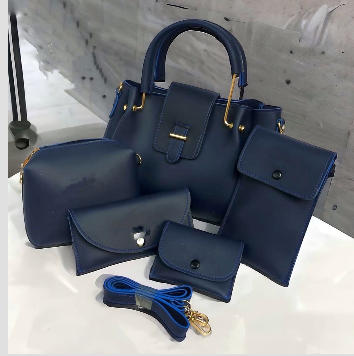 High-Quality 5-Piece Luxury Handbag Set thumbnail