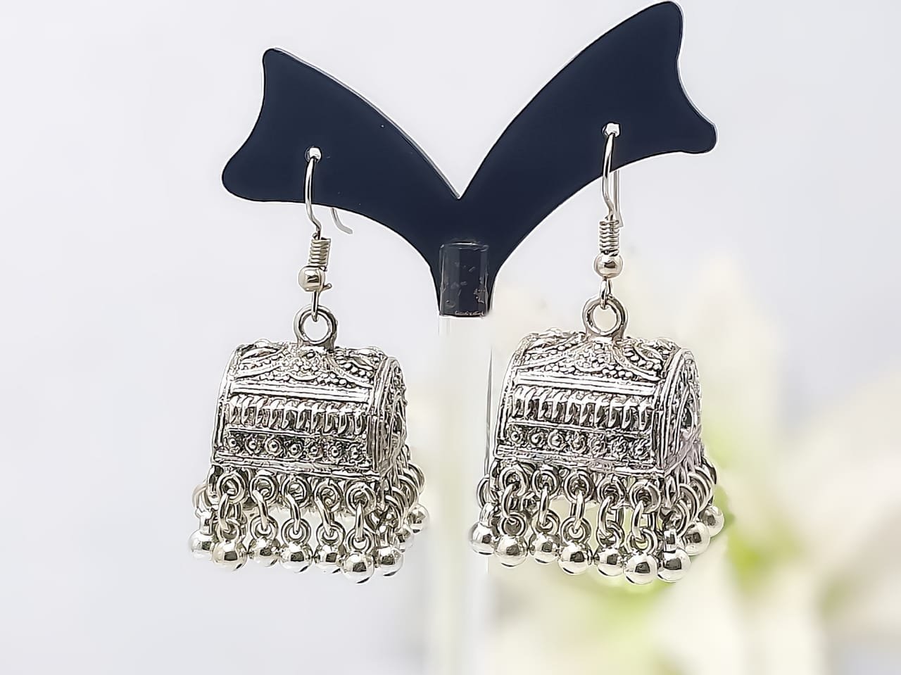 Elegant Pakistani Jhumki Brooches thumbnail