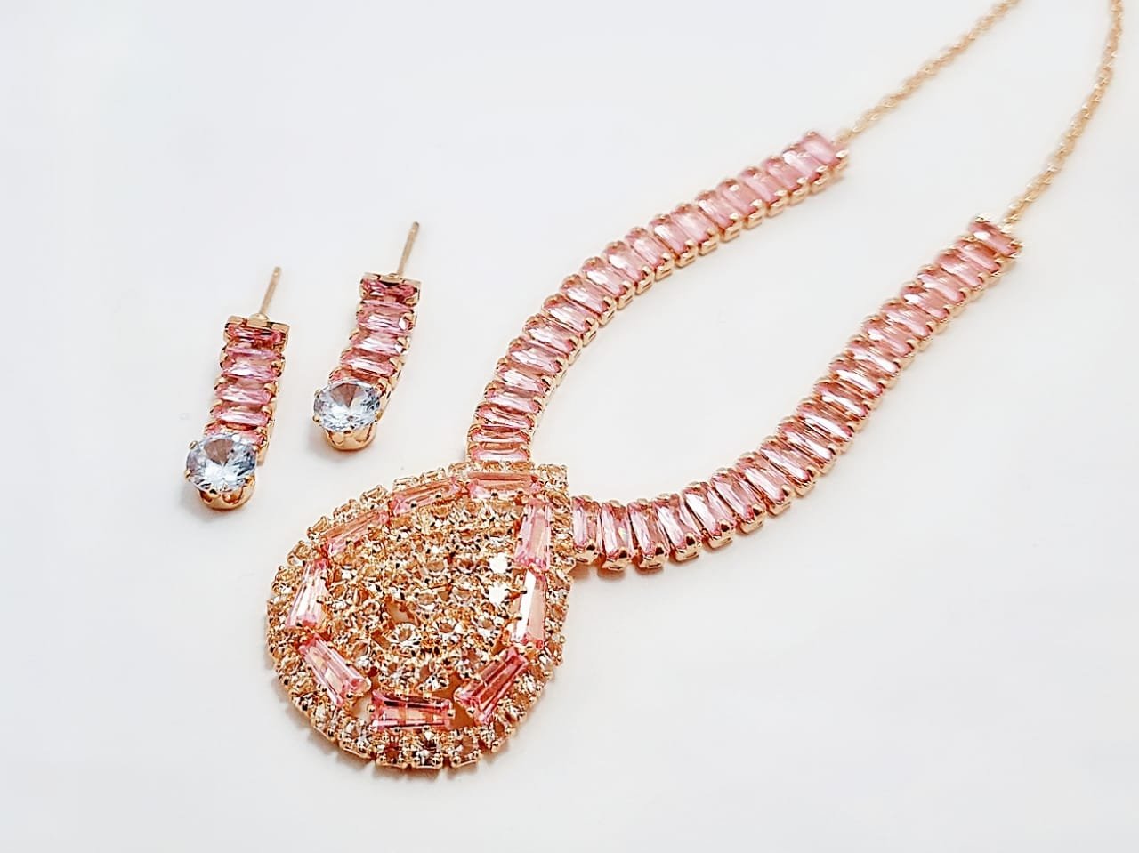 Radiant Zircon Necklace Set with Golden Accents