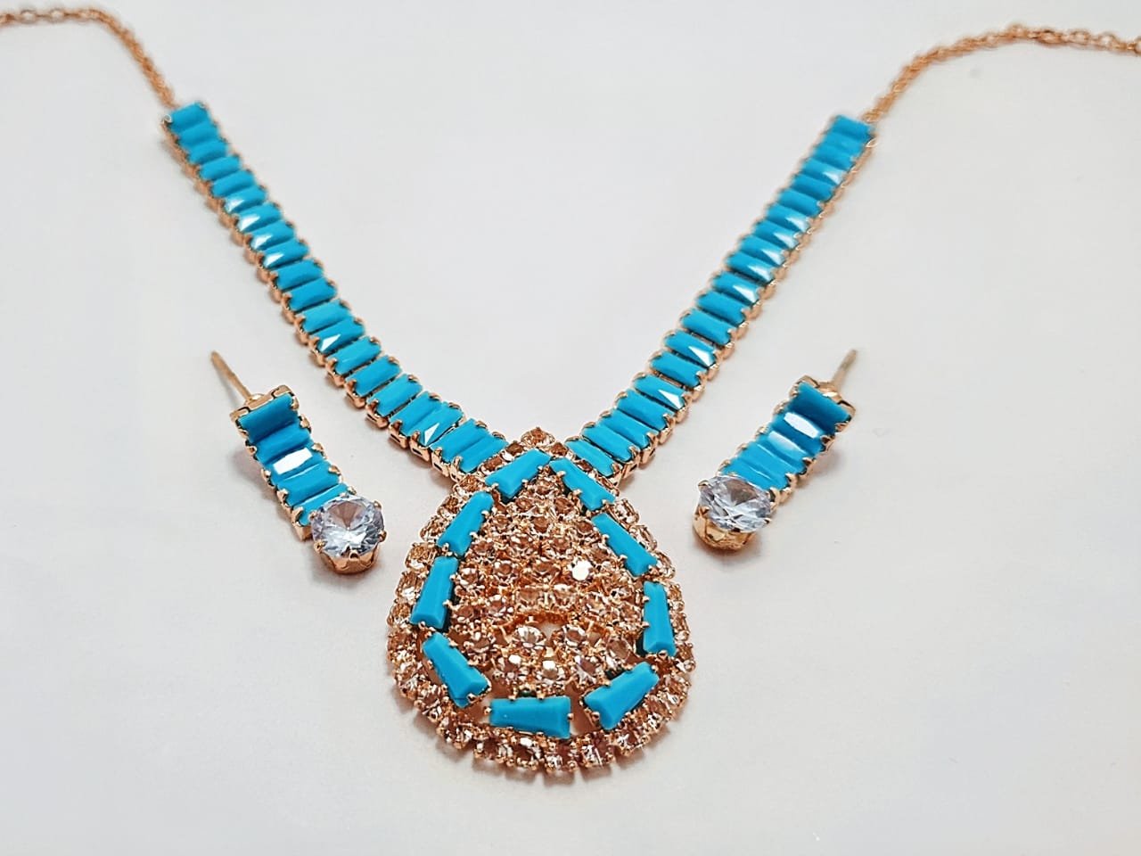 Radiant Zircon Necklace Set with Golden Accents thumbnail